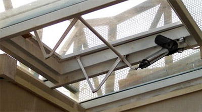 國內(nèi)電動開窗器與手動開窗器的區(qū)別？